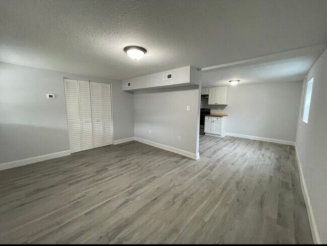 Photo - 3106 Greenway Dr Apartment