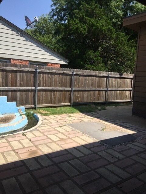 Foto del edificio - 3 bedrooms 2 bathrooms 1 car carport