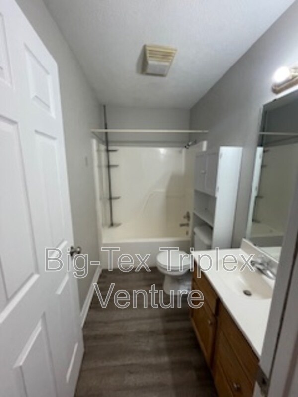 Building Photo - 268 N Pecan St