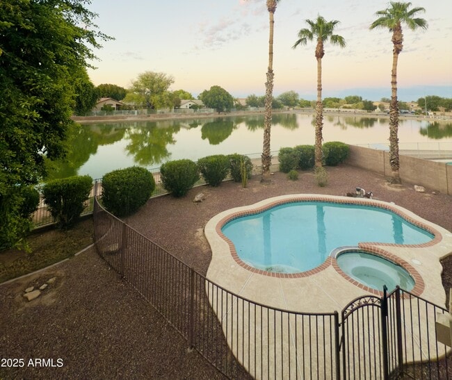 Foto del edificio - 11126 W Wilshire Dr