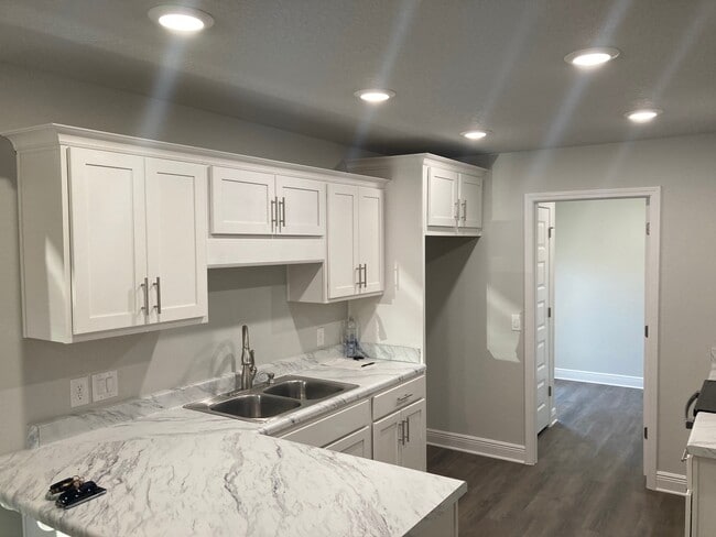 Building Photo - 3387 Green Briar Cir