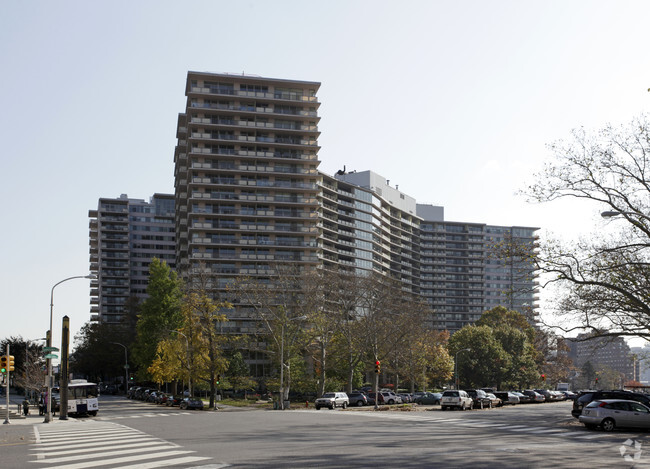 Building Photo - The Philadelphian Condominiums