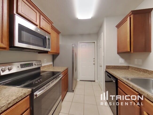Foto del edificio - 6714 Clover Walk Ln