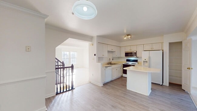 Building Photo - Spacious Family Three Bedroom Townhouse in Damascus! Pets Welcomed & Parking Included!