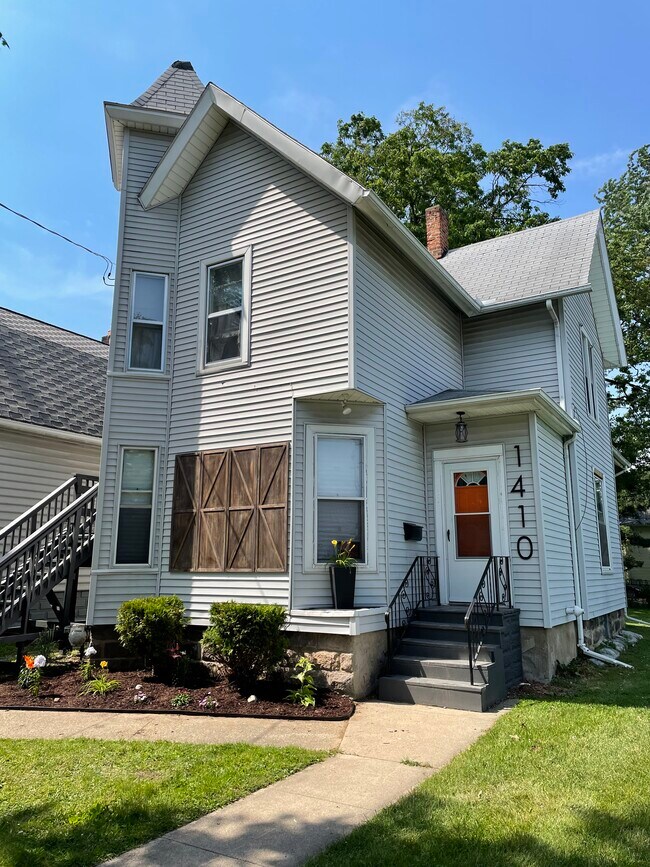 Building Photo - 1410 Homewild Ave