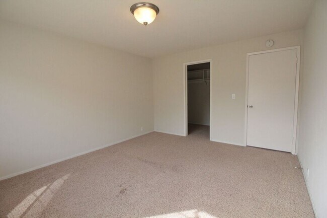 Foto del edificio - 1919 Garden Dr