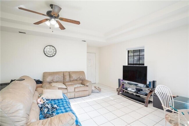 Foto del edificio - 2702 Blue Jay St