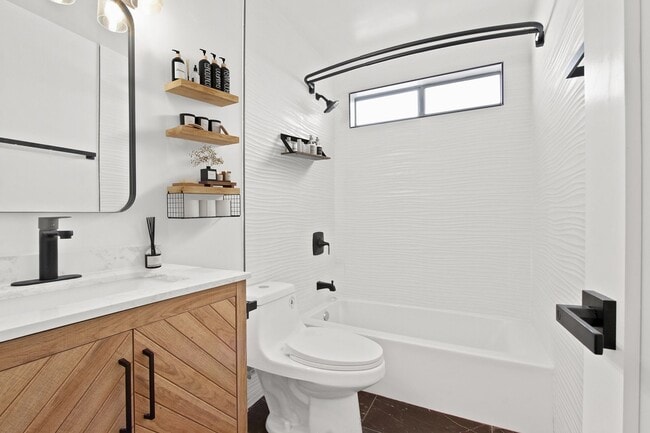 Building Photo - 14112 Yukon Ave