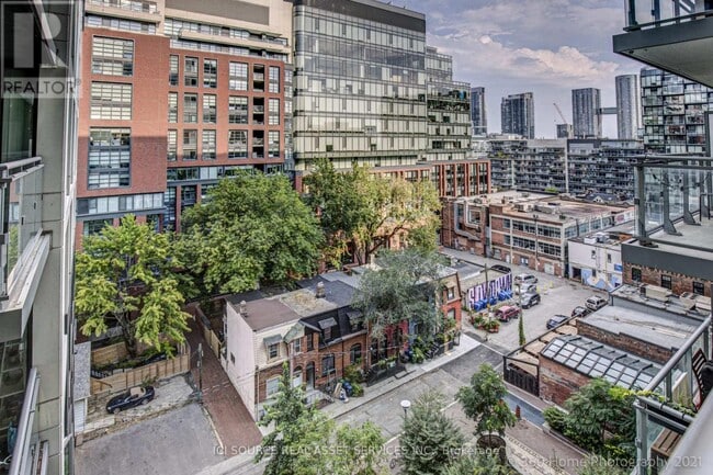 Building Photo - 525 Adelaide St W