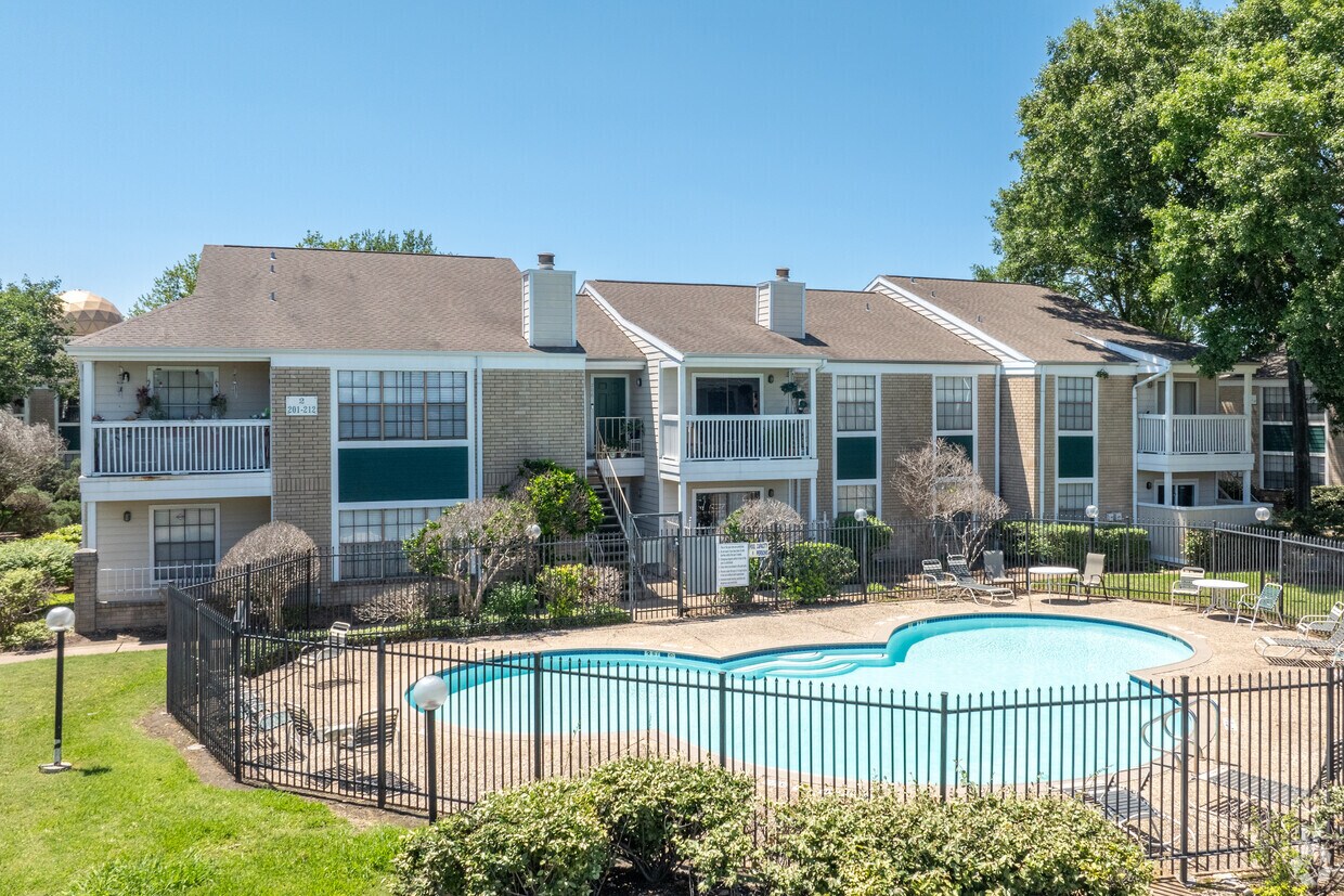 12660 Ashford Point Dr - Briarpoint Condominiums