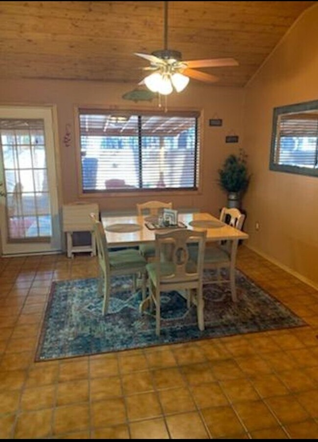 Foto del edificio - 7144 Moon Creek Cir