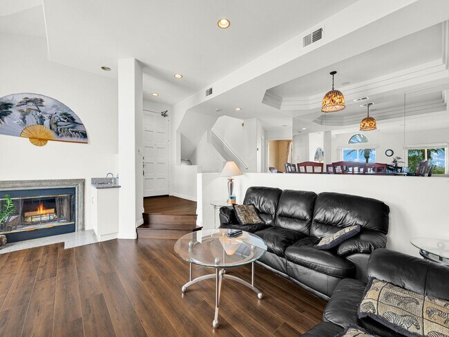 Building Photo - LOVELY POINTE AT MALIBU CONDO!