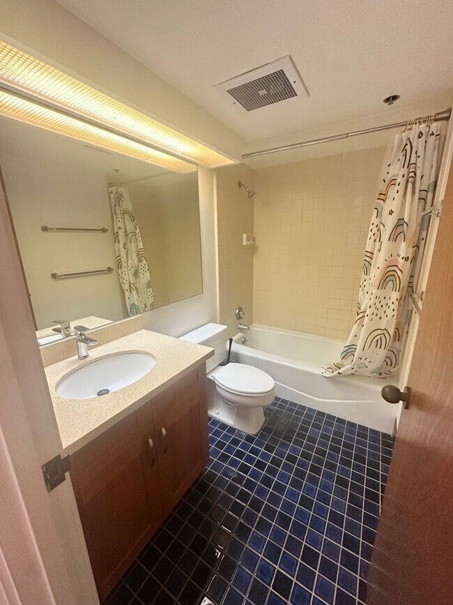 Building Photo - Studio, 1 Bath, 1 Parking - Plaza Landmark