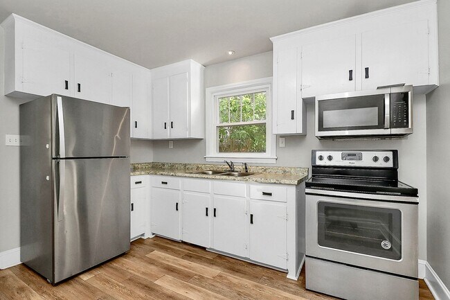 Foto del edificio - Lovely Two Bedroom Duplex!