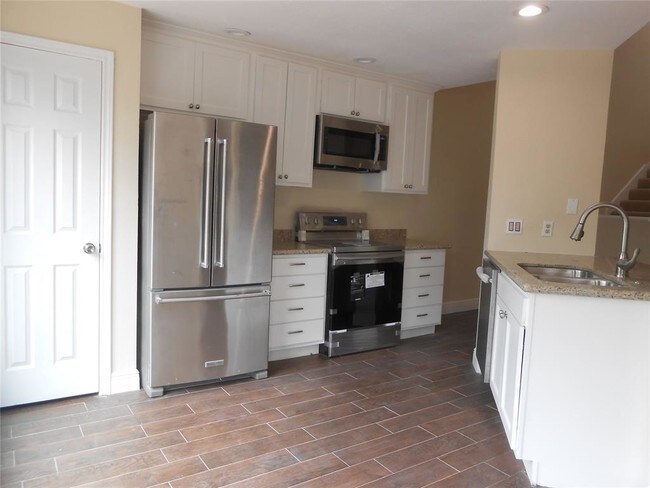 Building Photo - 9400 Doliver Dr