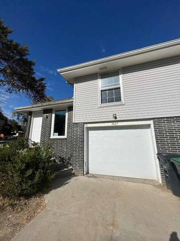 Foto principal - 5527 S 114th St