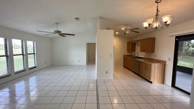 Foto del edificio - 2310 SE Tiffany Ave