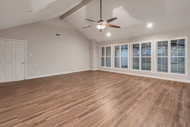 Foto del edificio - 4702 Spring Ln