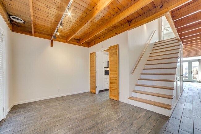 Foto del edificio - 2 Bed 2.5 Bath Right off Cherry Street!!