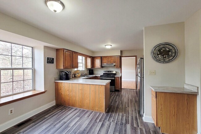 Foto del edificio - 1 Broadmoor Dr