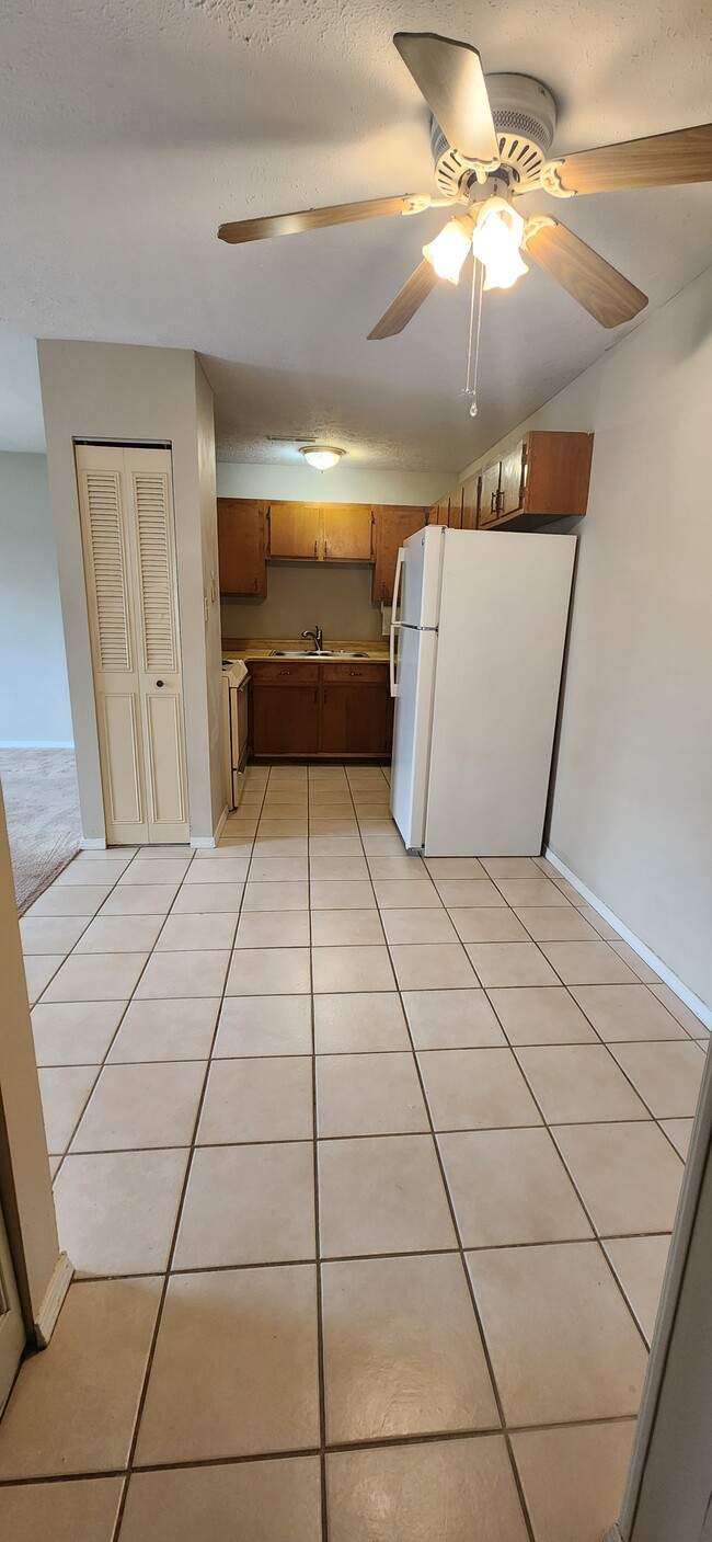 Building Photo - 930 Pepper Tree Ln