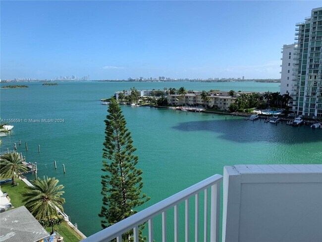 Foto del edificio - 7933 West Dr