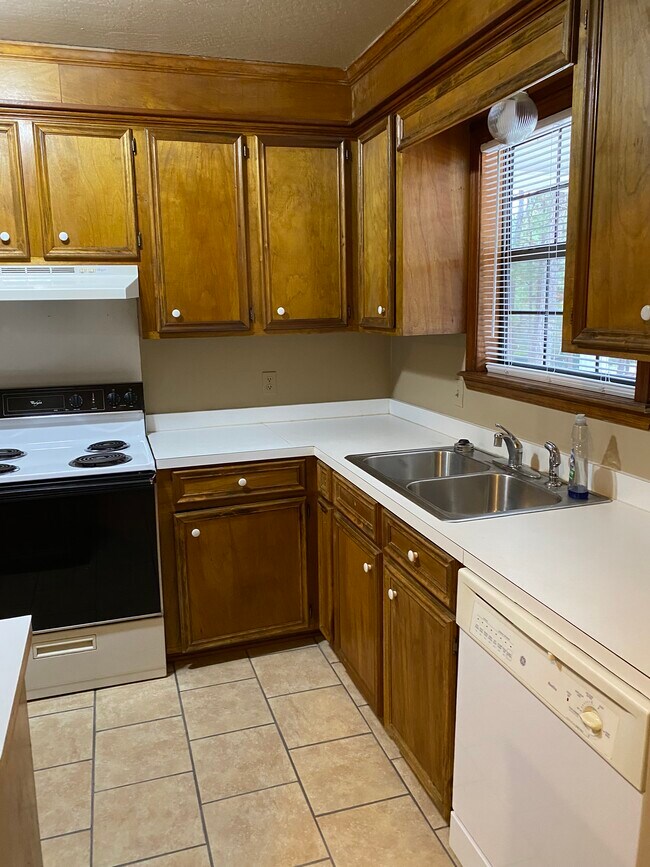 Building Photo - 14 Hanberry Cv