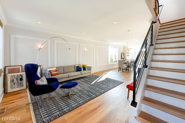 Building Photo - 4 br, 3 bath House - 327 L Street NE