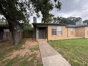 Building Photo - 739 Woodland Ct