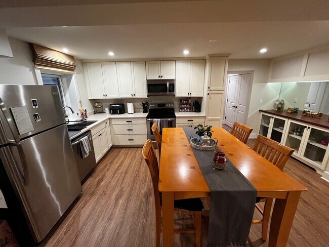 Foto del edificio - 1407 W Cossitt Ave