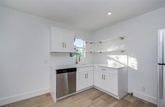 Building Photo - 410 Randall St