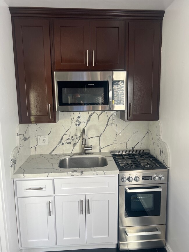 Building Photo - Villa Grace Apartments