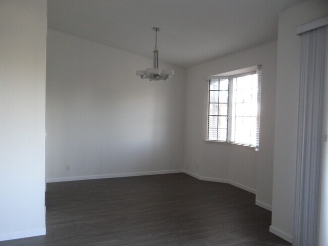Dining Room - 310 Tahiti Way