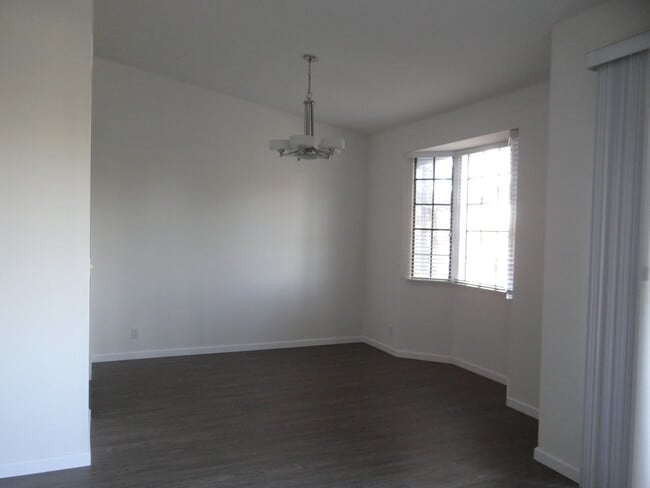 Dining Room - 310 Tahiti Way