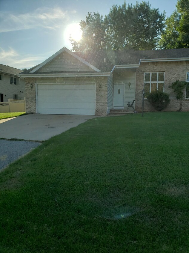 Primary Photo - 2219 Cloudview Drive
