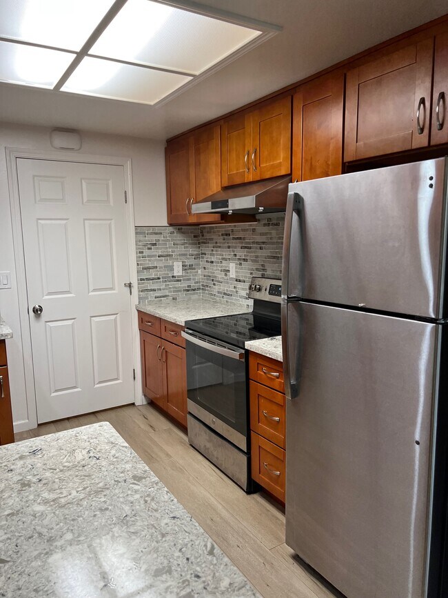 Building Photo - 637 Vasona Ct