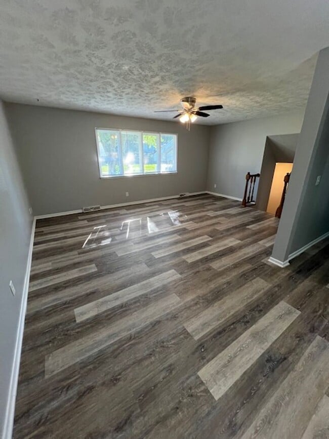 Building Photo - 3 Bedroom In Roanoke Estates!!
