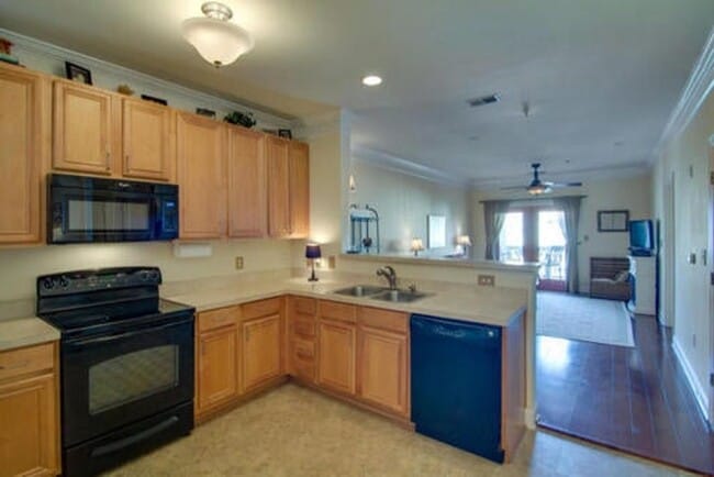Building Photo - Luxury  1Br 1Ba Condo in Arboretum