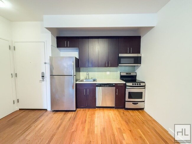 Foto del edificio - NOLL STREET / Spacious Bushwick 2-Bed 1-Bath / 1-Month Free
