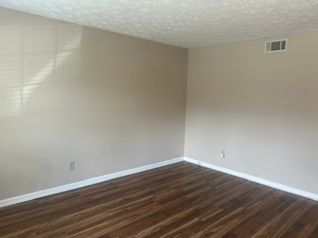 Foto del edificio - 242 Thistle Ln