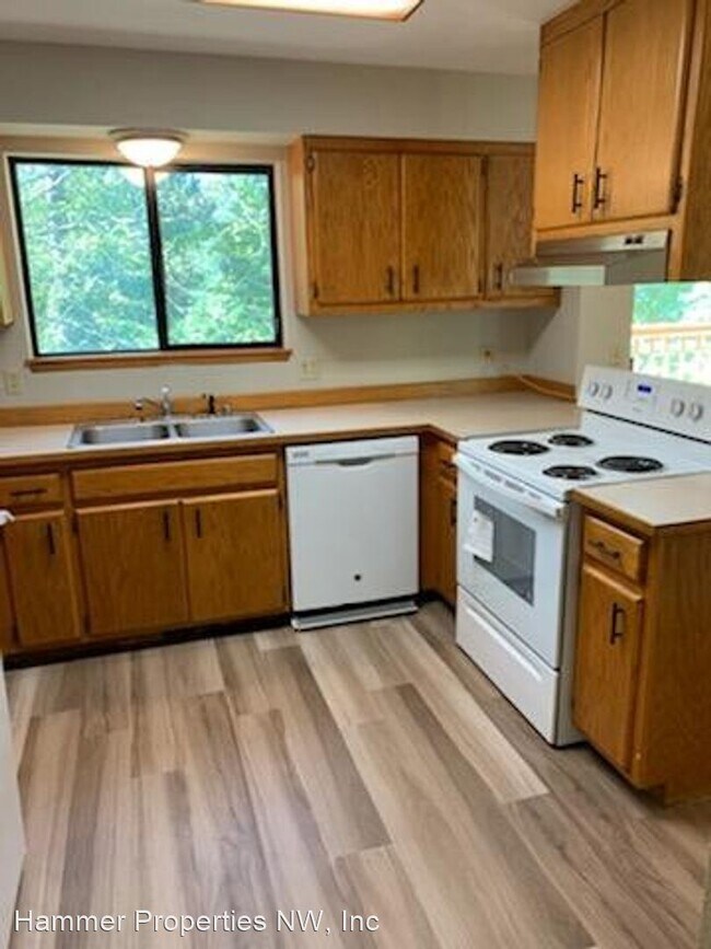 Building Photo - 6 br, 3 bath House - 1525 Woburn Street