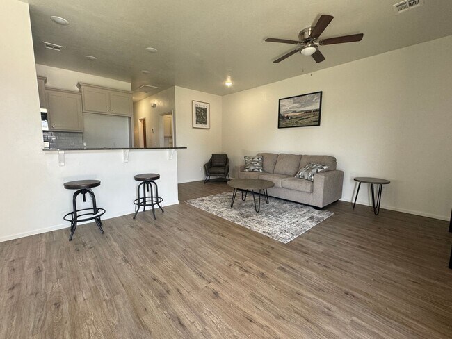 Building Photo - 1323 SW Oklahoma Ave