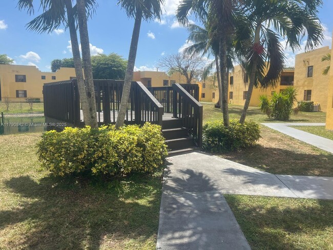 Foto del edificio - 516 NW 114th Ave