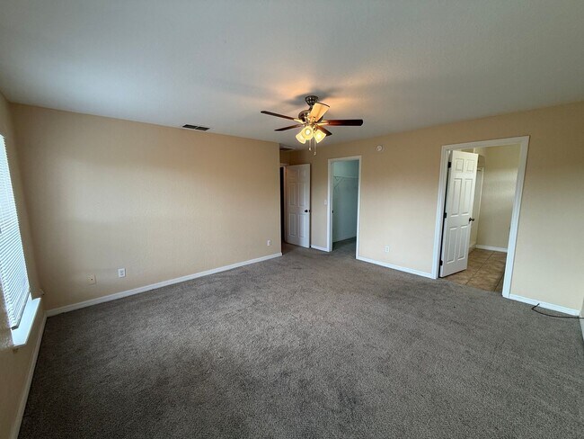 Foto del edificio - Updated 3BR/2BA Home in Rainbow Park – Pet...