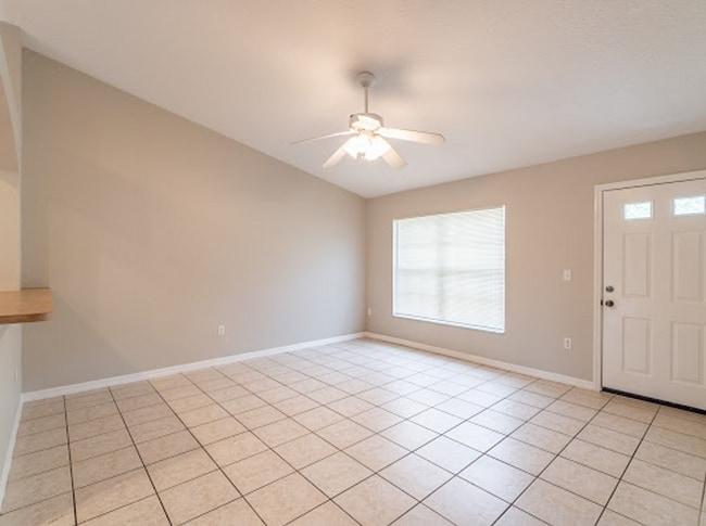 Building Photo - Spacious 3/2 Duplex in St. Cloud Located Close to Lakefront