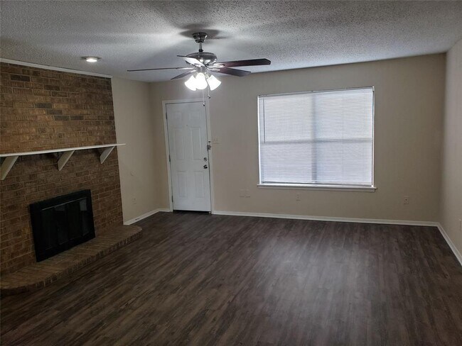 Building Photo - 936 Southmoor Dr
