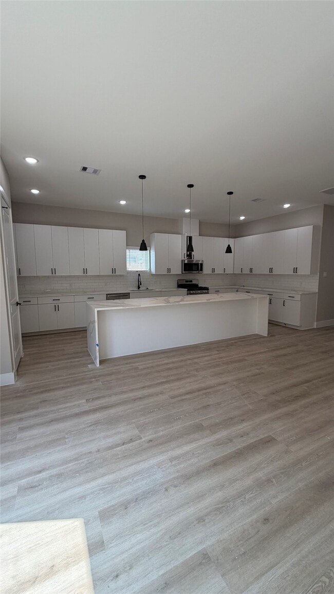 Building Photo - 2615 Piemonte Ave