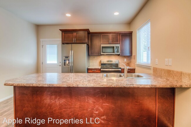 Building Photo - 2414 Woolsey Ln