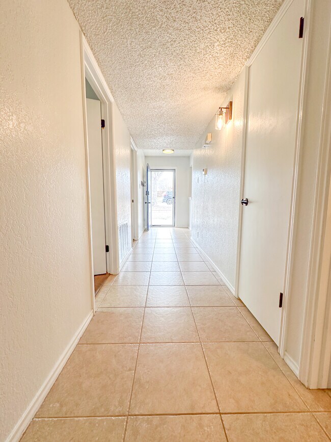 Foto del edificio - 3707 French Wood Dr