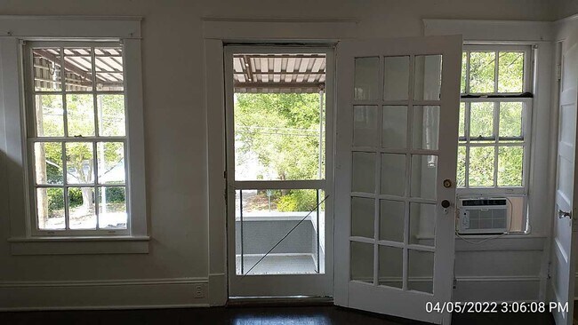 entry to front balcony - 809 Rankin Plz